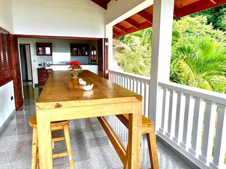Hilltop South - Villa Bougainville Takamaka Extérieur photo